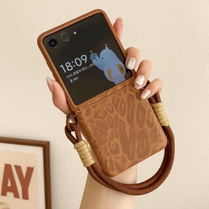 Leopard Print Motorola Razr Case: Rope Lanyard, Drop Protection