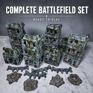 Puede incluir: Un conjunto completo de campo de batalla con estructuras de edificios en ruinas de color gris con acentos de musgo verde, segmentos de muros de piedra bajos y marcadores de escombros circulares de color marrón oscuro. Texto visible: COMPLETE BATTLEFIELD SET.