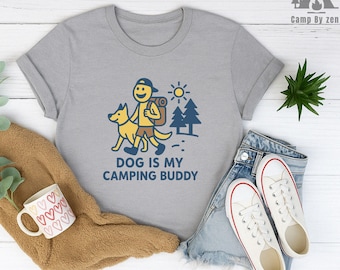 Camiseta Dog Camping Buddy: Camiseta unisex de aventura al aire libre