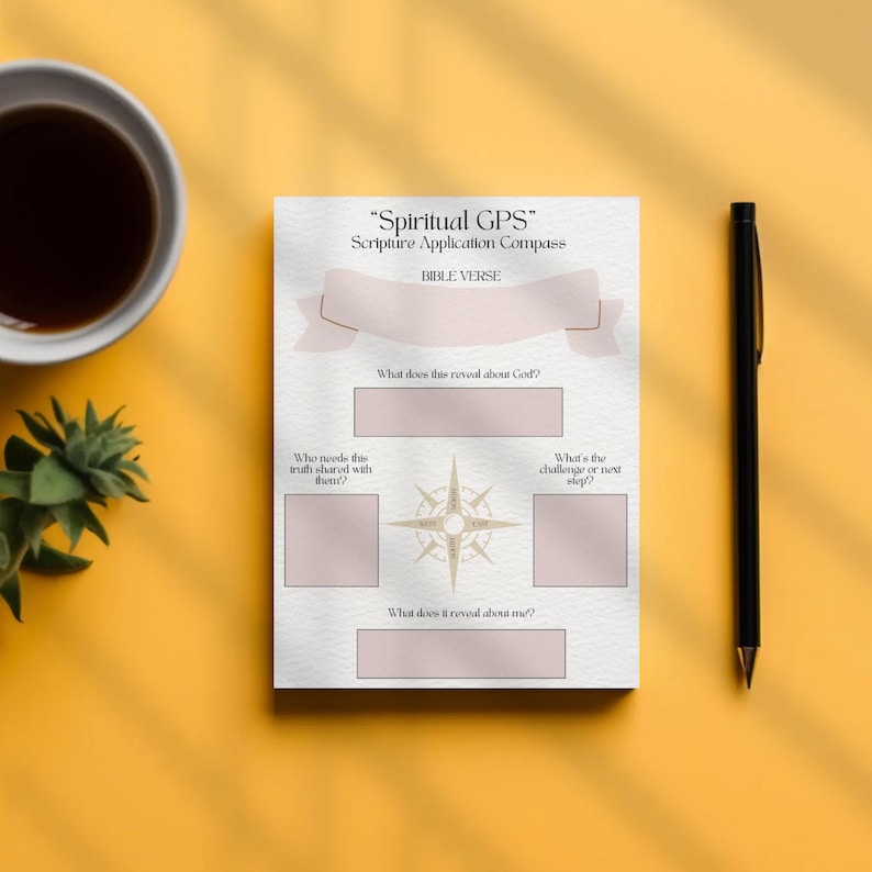 K&ouml;nnte beinhalten: Ein druckbares Arbeitsblatt mit dem Titel "Spiritual GPS" mit einer Kompassgrafik und Aufforderungen zur Reflexion &uuml;ber einen Bibelvers. Die Aufforderungen lauten: "Was offenbart dies &uuml;ber Gott?", "Wer braucht diese Wahrheit, die mit ihm geteilt wird?", "Was ist die Herausforderung oder der n&auml;chste Schritt?" und "Was offenbart es &uuml;ber mich?"