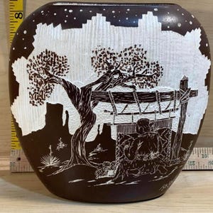 205 STASH Signed Navajo Potttery - Etched Weaving Scene - Southwest Pottery