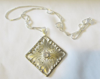 Fine .999 Silver Textured Pendant with White Cubic Zirconia & .925 Sterling Silver Box Chain