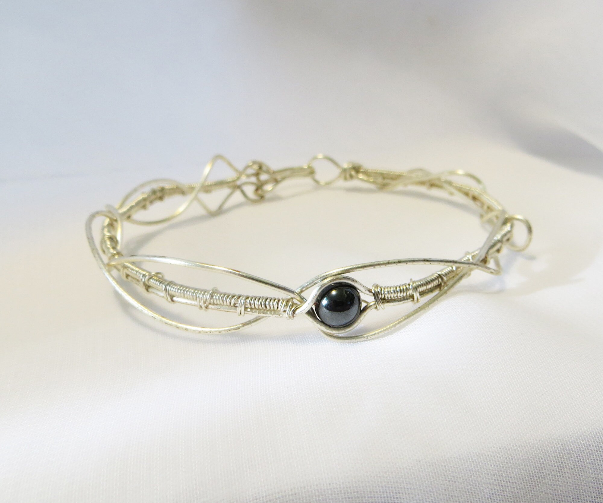 Bracelet Jonc Articulé Métal Argenté Avec Perles D'hématite - NEUF Sans Emballage