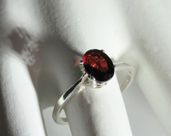 1 Carat Genuine Pyrope Garnet & .925 Sterling Silver Split Shank Solitaire Ring Size 7.5, Pyrope Garnet Engagement Ring