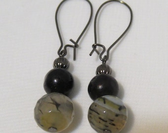 Dragon Vein Crackle Agate Faceted Beads & Black Stone Beads Dangle Earrings