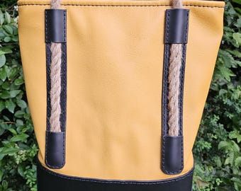 L&#39;Estival: handmade leather tote bag with zipper and natural rope handles