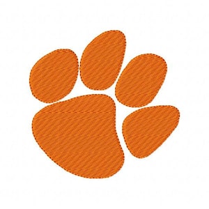 Op de afbeelding: Een oranje pootafdruk met een getextureerde, gestikte uitstraling. De pootafdruk heeft vijf kussentjes, met een groot kussentje aan de onderkant en vier kleinere kussentjes erboven. Het ontwerp staat tegen een witte achtergrond.