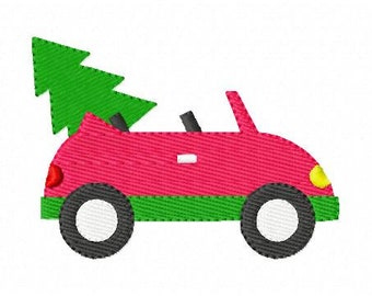 以下が含まれることがあります： 赤いおもちゃの車に緑のクリスマスツリーが乗っています。 車は黒い車輪と黄色のヘッドライトが付いています。