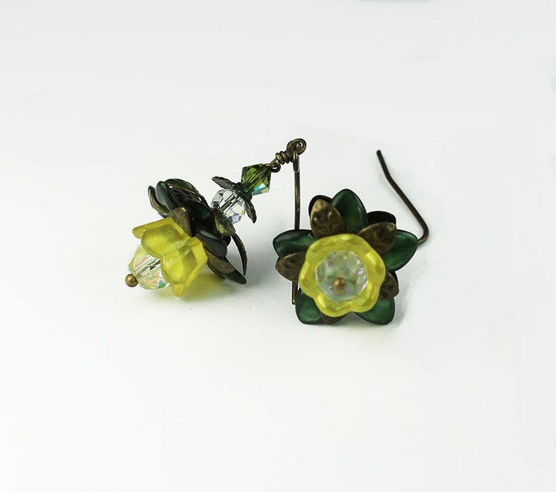 Olive & Lime Yellow Lucite Flower Vintage Style Earrings, Hand Painted image 4