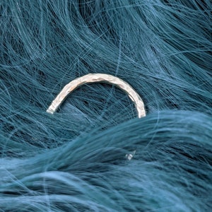 Horquilla de pelo de latón Pasador de pelo de alambre hecho a mano en tono dorado martillado Updo Bun Pin U mínimo simple Regalo para ella imagen 5