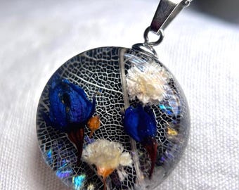 Real Flower Resin Pendant Necklace, Mother's Day Gift for Mom, Blue Floral Jewelry, Handmade Botanical Necklace, Nature Gift