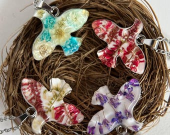 Real Pressed Flower Bird Pendant – Handmade Resin Necklace, Nature Gift