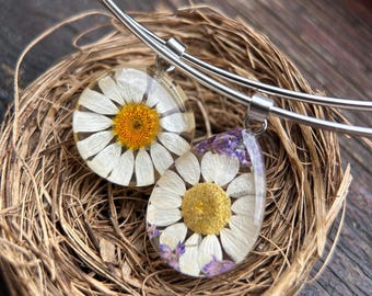 Real Pressed Daisy Choker – Stainless Steel Resin Botanical Pendant