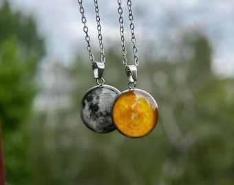 Collar de pareja Sol y Luna – Joyas a juego de resina epoxi – Regalo celestial para él y para ella – Aniversario o San Valentín