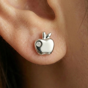 Pendientes de manzana adorables, pequeños pendientes de oro, joyería minimalista de plata delicada, regalo para mujer.