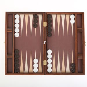 Stort specialdesignat träbackgammonset: Hopfällbart resebräde med schack