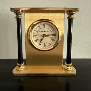 Vintage Howard Miller Brass Desk Clock – Roman Numerals, Black Pillar Design – Elegant Mid-Century Table Clock