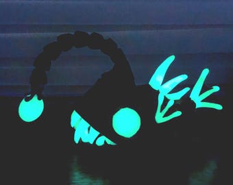Glow Dark Anglerfish Figurine Articulated Deep Sea Monster Toy 3D Print Handmade Fantasy Fish Model with Moving Parts Spooky Halloween Decor
