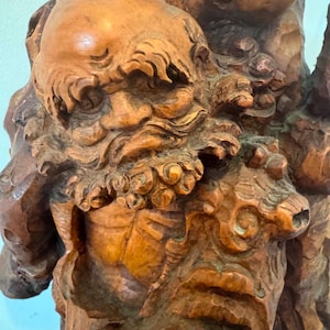 Statue ancienne chinoise sculptée dans une racine, Bodhidharma Luohan en bois exotique massif, fin de la période Qing / période républicaine, 3,5 kg / 48 cm