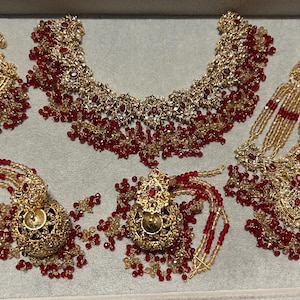 Marroon and Champagne Gold necklace set with jhumkay earrings, tikka and jhumar