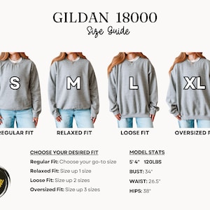 以下が含まれることがあります： Gildan 18000スウェットシャツのサイズガイド。画像には、S、M、L、XLサイズのグレーのスウェットシャツを着た4人のモデルが写っています。フィット感の説明は、レギュラー、リラックス、ルーズ、オーバーサイズです。モデルのデータ：身長163cm、体重54kg、バスト86cm、ウエスト67cm、ヒップ96.5cm。
