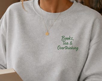 Lesefreunde Sweatshirt Frauen, Books, Tea & Overthinking, Minimalistischer Brustdruck Pullover, Bücherliebhaber Geschenk Bücherfan für Sie