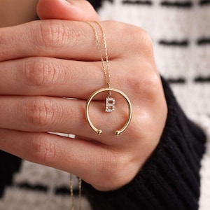 Collar con letras en oro de 14 quilates (todas las letras disponibles)