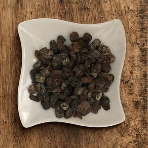 Sumbara – Soumbala – Netetou en grains 50g | Graines de néré fermentées | Épice africaine naturelle | Saveur umami pour sauces & bouillons