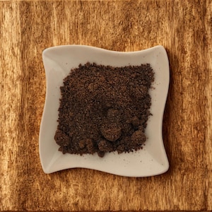Soumbala – Sumbara – Netetou en poudre 50g | Graines de néré fermentées | Épice africaine traditionnelle | Saveur umami pour sauces & soupes