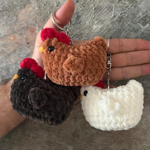 CROCHET PATTERN " Keychain Chicken". English PDF chart. Stuffed plushies. Amigurumi chicken toy. Gift for baby.