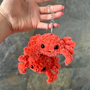 HÄKELMUSTER &quot;&quot; Krabbe Schlüsselanhänger&quot;&quot;&quot; Englische PDF-Anleitung. Plüschtier Schlüsselanhänger Krabbe. Stofftier Krabbe. Amigurumi gehäkelte Krabbe.
