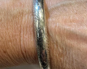 Sterling Silver Vintage Etched Bangle Bracelet with Hindge and Safety Chain