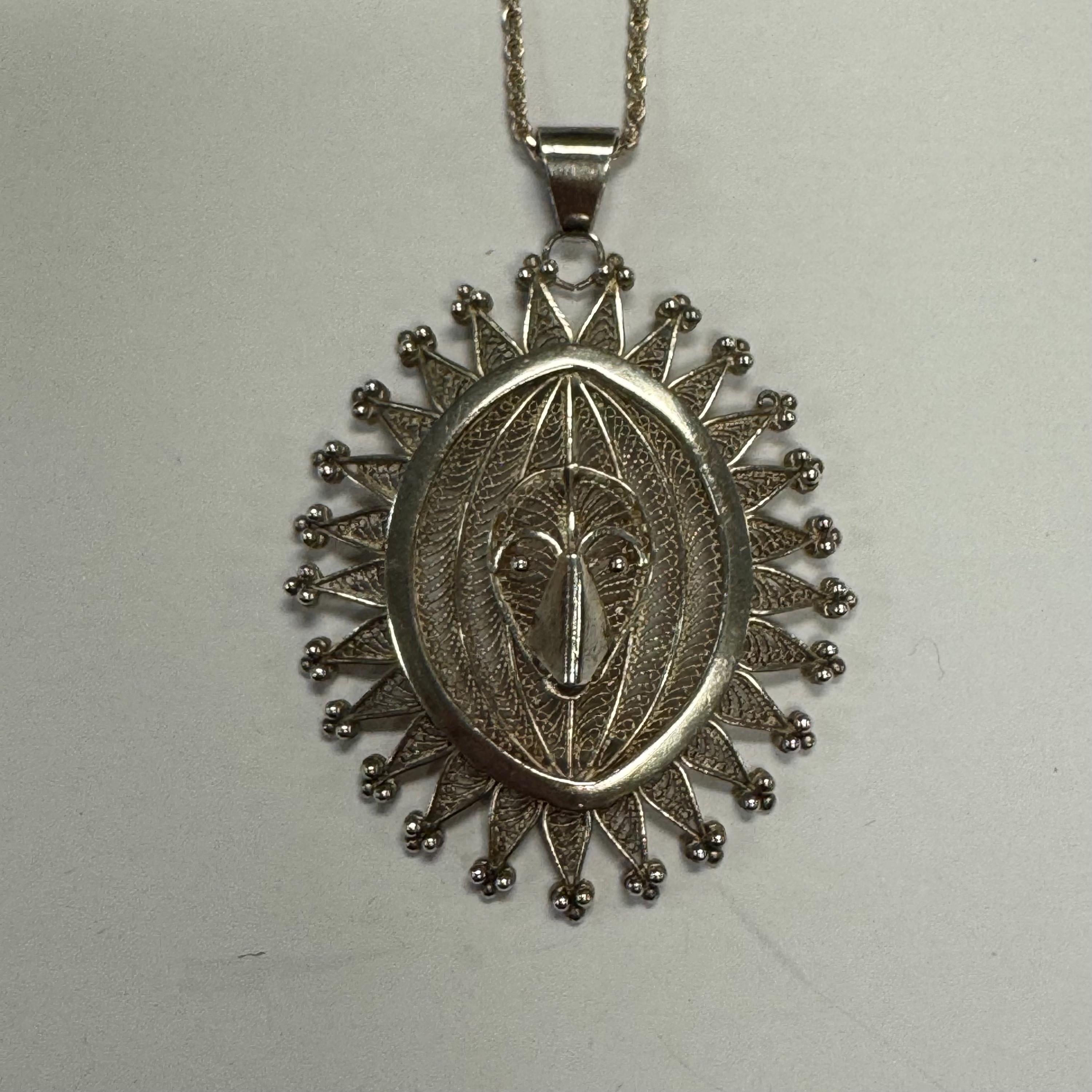 Los Ballesteros Necklace - Etsy