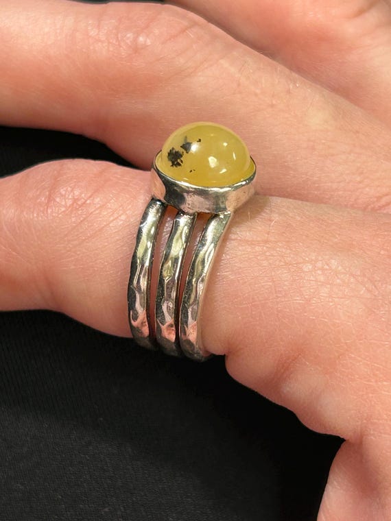 Yellow Stone Sterling Silver Hammered Band Ring.  Unknown Artist Stamp. View 5