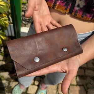Cartera artesanal de cuero
