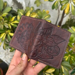 Cartera artesanal de cuero