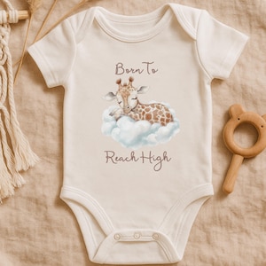 Macacão Born to Reach High | Roupa de bebê girafa | Body Safari para bebê | Roupas Boho para bebê | Presente neutro | Macacão para chá de bebê