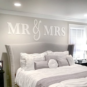 Mr & Mrs Buchstaben Über dem Bett Schild Schlafzimmer Dekor Buchstaben für Wand Dekor für Paare Bauernhaus weiße Buchstaben für die Wand (MMW100)