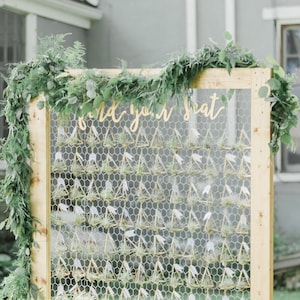 Encontre seu assento, cartão de lugar, placa de madeira, letras recortadas em madeira, palavras para lugar, cartões de lugar, placa de exibição, decoração de recepção de casamento FYS200