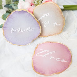 Números de mesa de boda Números de centro de mesa estilo geoda Números de mesa de cristal inspirados en ágata Decoración de boda de princesa de cuento de hadas GDE240