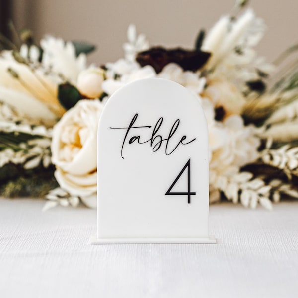 Numéros de table de mariage Arche moderne Plaque de numéro de table de mariage Pièce maîtresse de mariage Numéros de table modernes minimalistes en acrylique (WAN622)