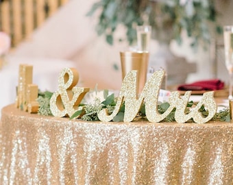 Peint ou scintillant Mr et Mrs Sign Wedding Sweetheart Table Decor Mr & Mrs Lettre en bois Grand épais Mr et Mrs Wedding Sign (Article - MTS100)