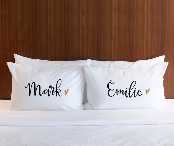 Federe regalo personalizzate, set di cuscini con nome personalizzato per  coppie con glitter dorati, regalo per matrimonio, addio al nubilato, ecc.  Articolo PCP400 -  Italia