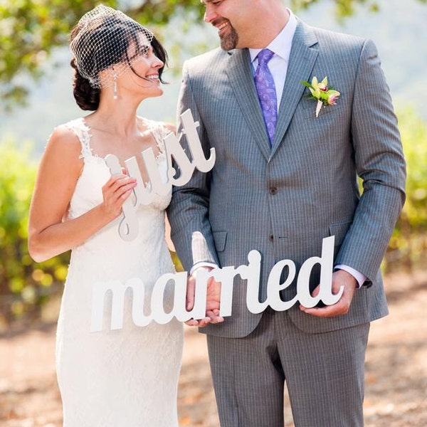 Letrero de boda Recién casados para fotografía - Foto de apoyo o decoración para bodas Tallado Recién casados Letrero en oro (Artículo - JMA100)
