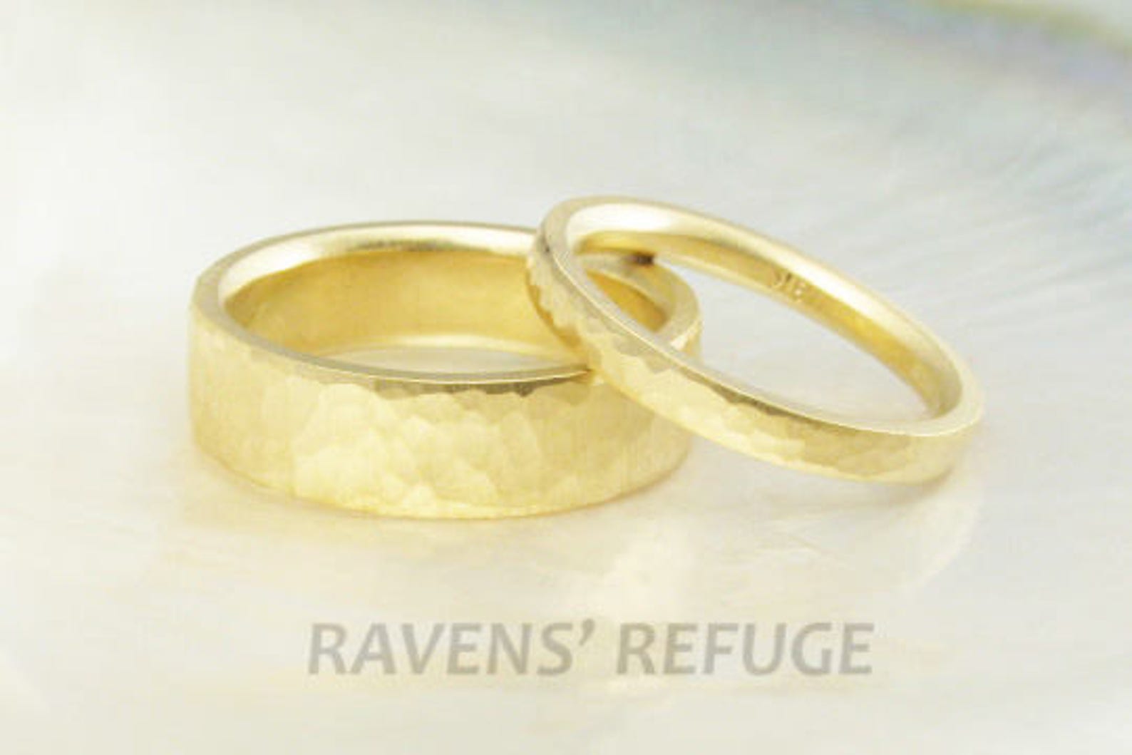 Set of 18k Gold Hammered Wedding Bands / Wedding Rings Etsy