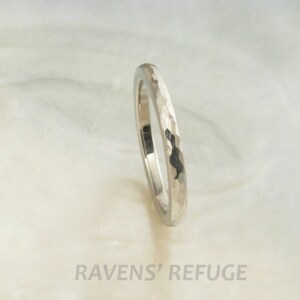 handmade wedding band 2mm hammered platinum ring, comfort fit 画像 3