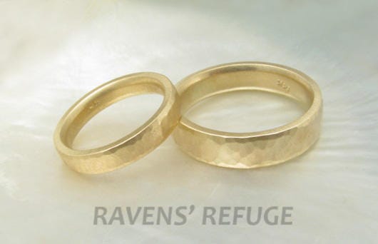 Hammered Wedding Band Set / Matching Wedding Rings in 14k