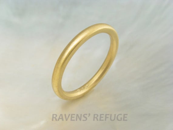 Mens 18K Yellow Gold 2mm Traditional Dome Oval Wedding Band Ring Mens 18K Yellow Gold 2mm Traditional Dome Oval Wedding Band Ring