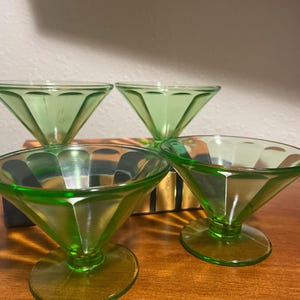Vasos vintage de vidrio de uranio para sorbete - Juego de cuatro - Federal Glass