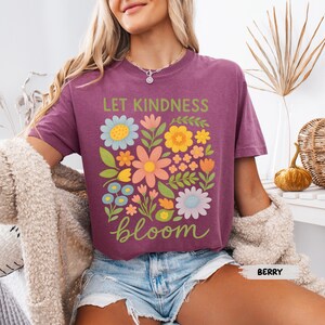 Camiseta "Deja que la bondad florezca", camiseta retro floral de colores cómodos para el Día Mundial de la Bondad. imagen 4